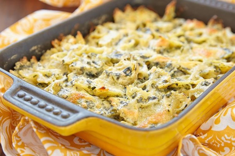 Макароны с сыром и шпинатом в духовке