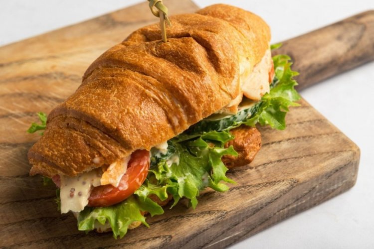 Сэндвич-круассаны с курицей