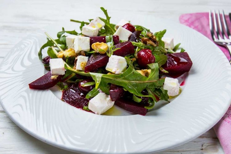 Салат со свеклой и вишней