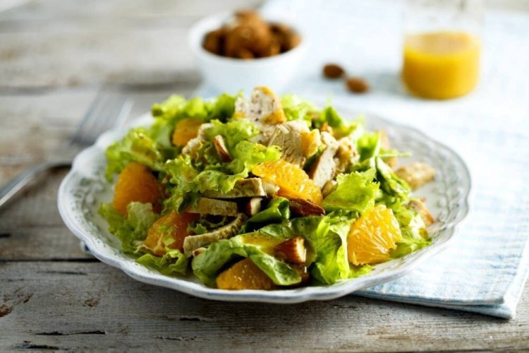 Салат с курицей и мандаринами