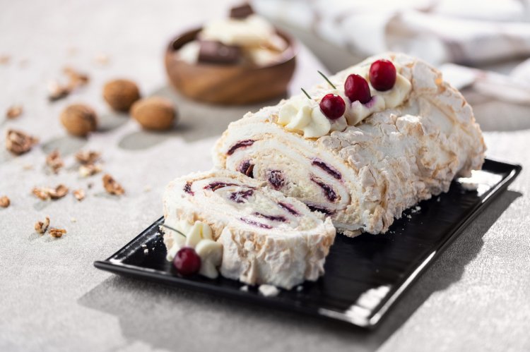 15 простых рецептов, что приготовить с оставшимися яичными белками