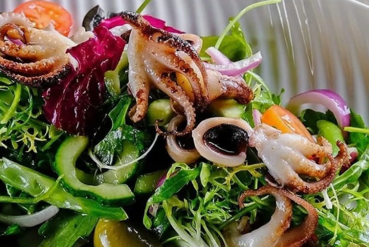 Овощной салат с осьминогами