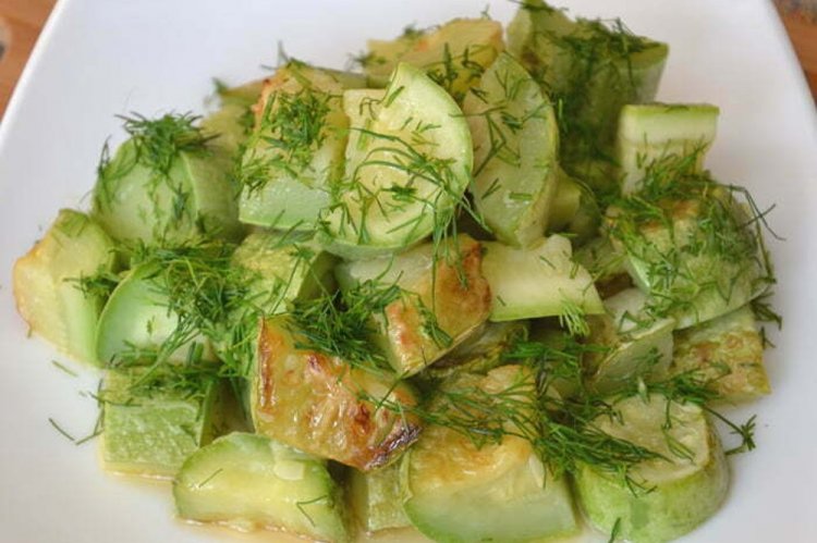 Теплый салат с кабачками