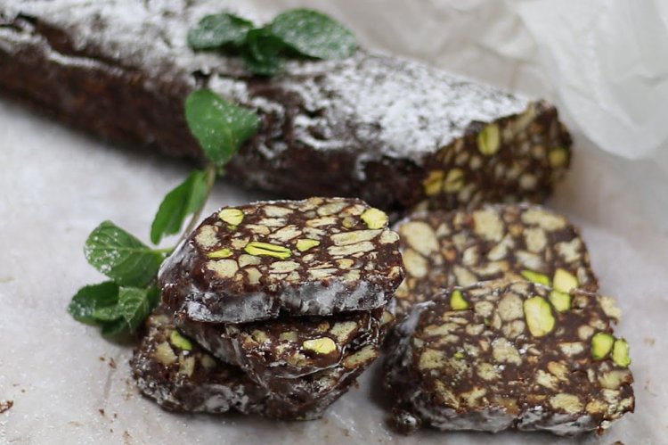 Шоколадная колбаса с фисташками