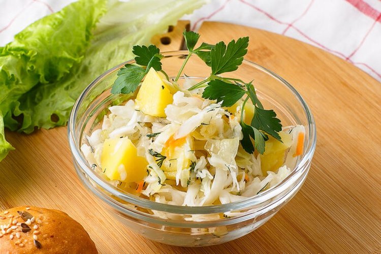 Картофельный салат с квашеной капустой