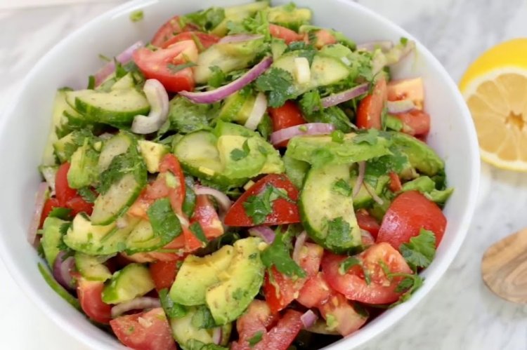 Салат с авокадо и редисом