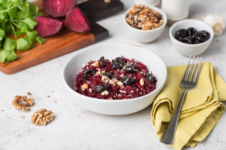 Салат из свеклы и чернослива