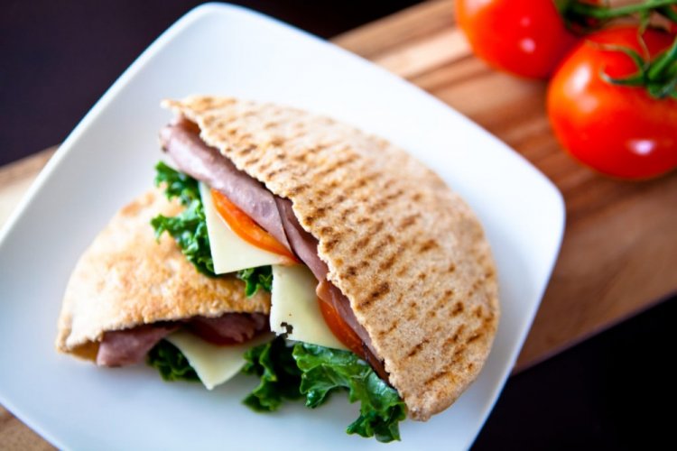 Пита с ветчиной и сыром