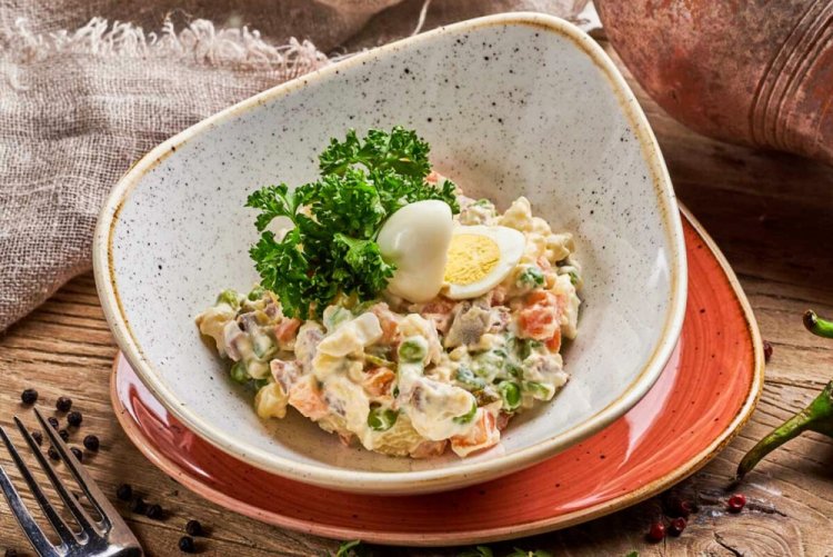 Кето-оливье со свиным языком