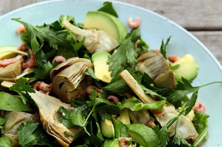 Салат с авокадо и артишоками