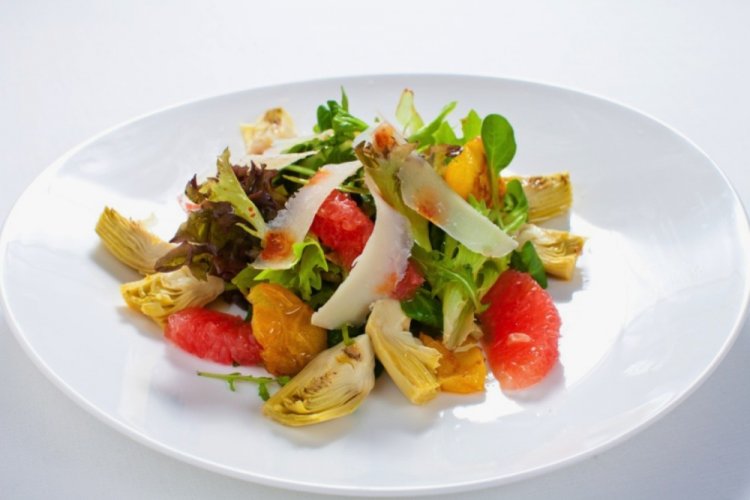 Салат с артишоками и грейпфрутом