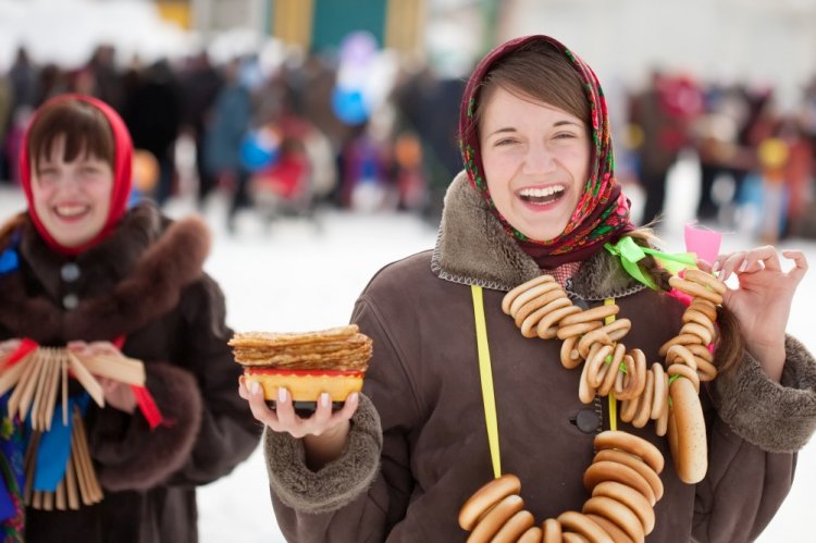 Поздравления родным и друзьям с Масленицей