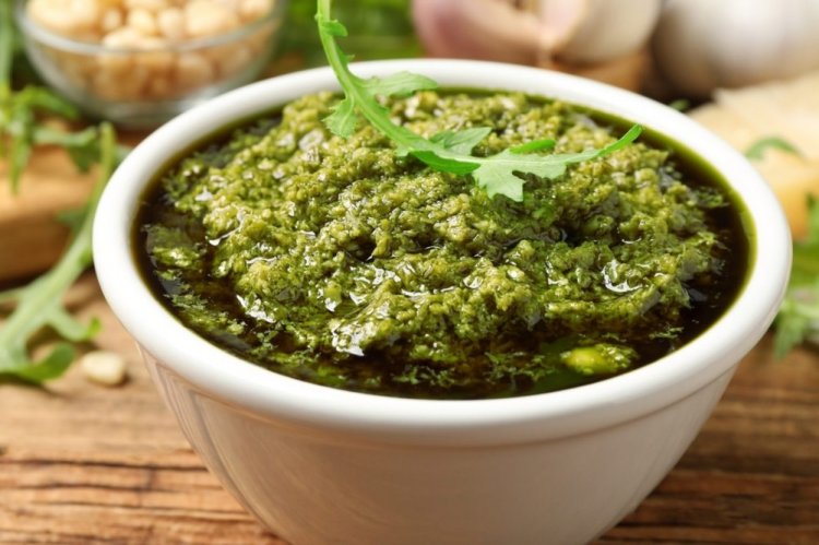 Соус песто из рукколы и кресс-салата