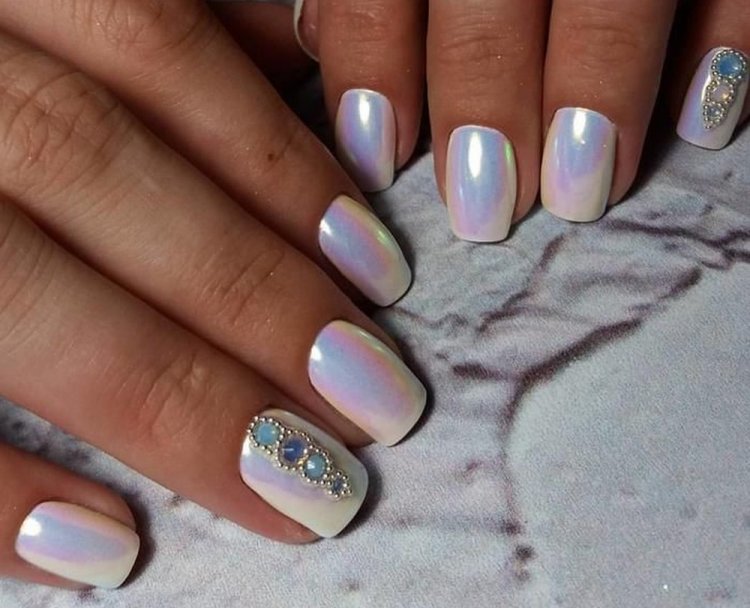 Перламутровый маникюр