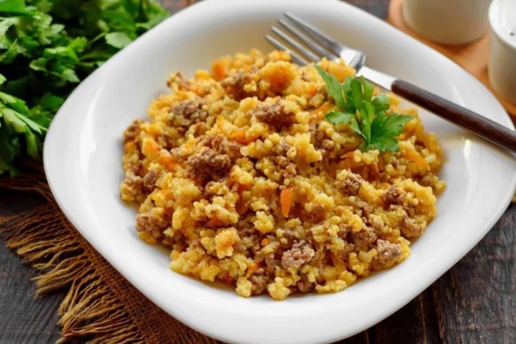 Пшенная каша с тушенкой