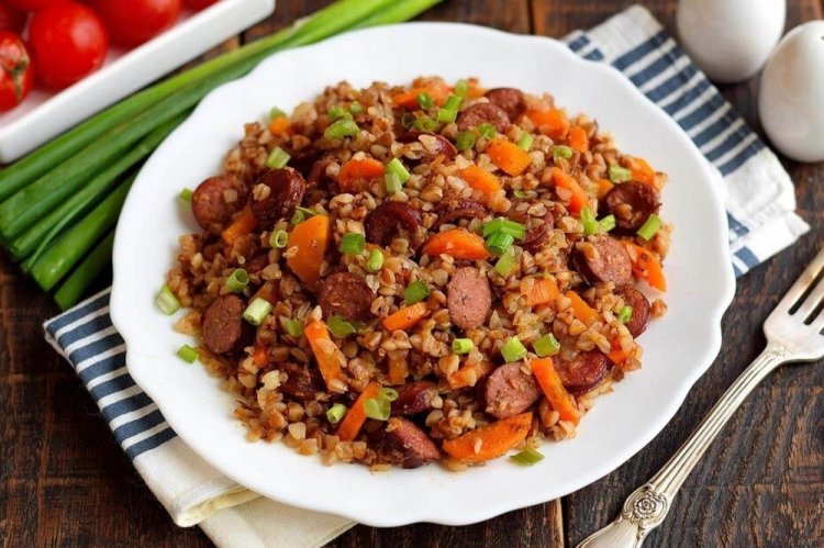 Гречка с колбасой