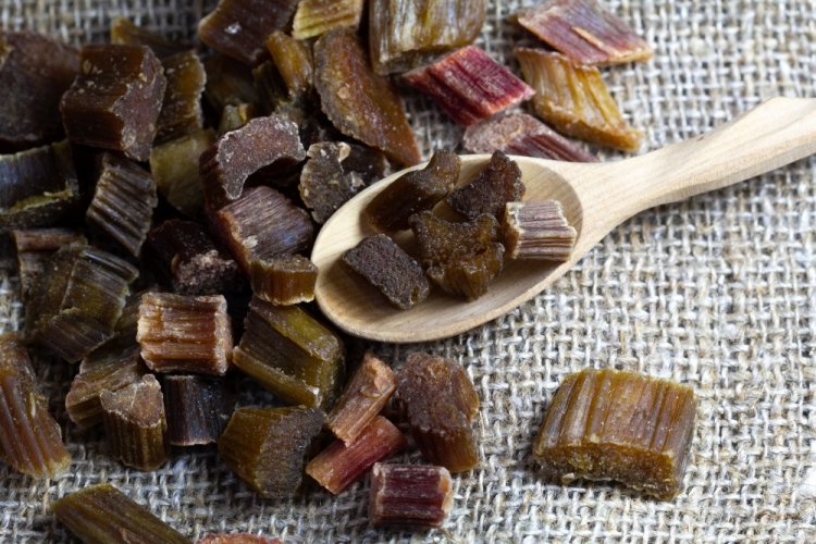 Цукаты из ревеня на свежем воздухе