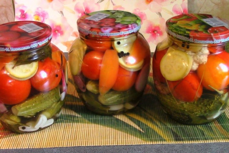 Овощное ассорти с кабачками на зиму