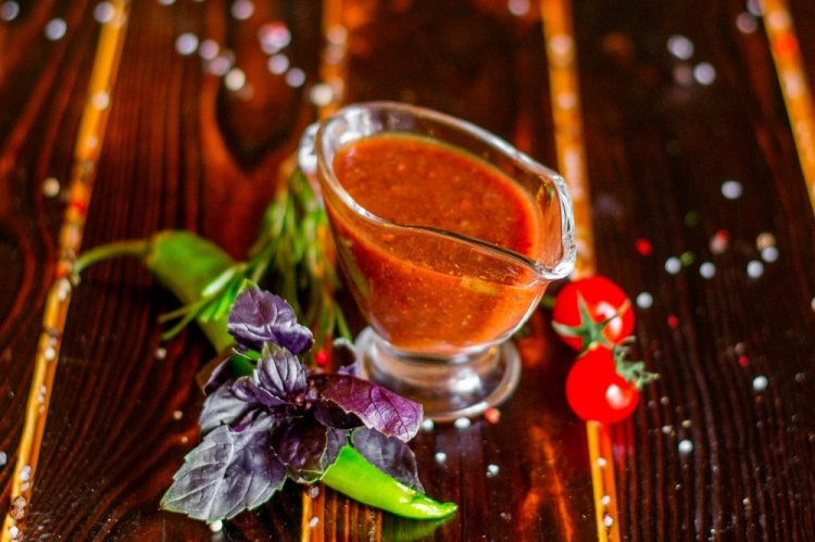 Сацебели с чили и базиликом на зиму