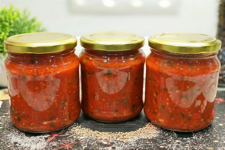 Аджика из болгарского перца с орехами на зиму