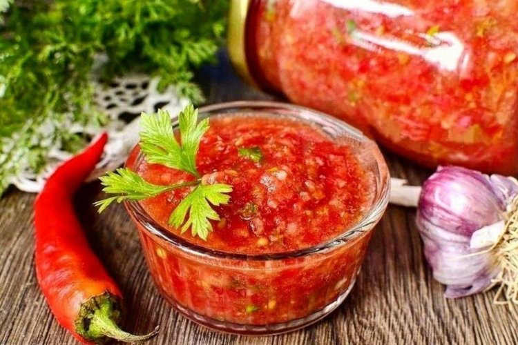 Аджика из болгарского перца с сельдереем на зиму