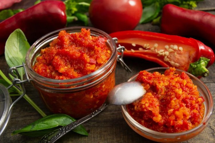 Аджика из болгарского перца с морковью на зиму