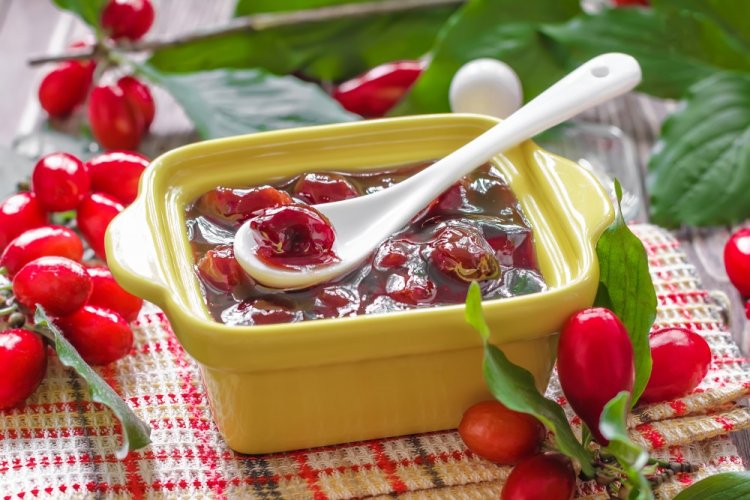 Варенье из кизила с корицей