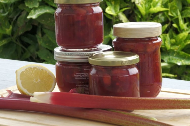Варенье из ревеня с земляникой