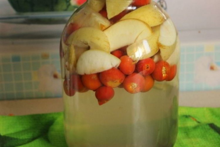 Компот из шиповника и яблок на зиму