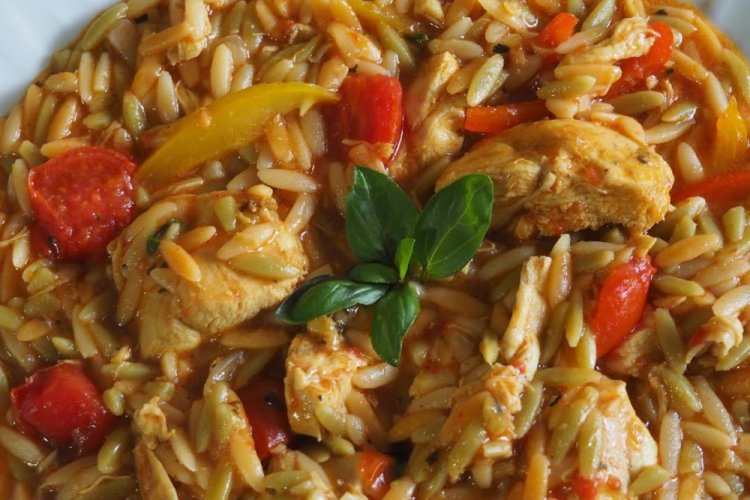Орзо с курицей и овощами