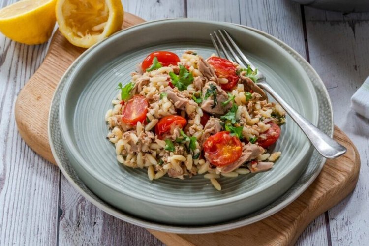 Салат с тунцом и пастой орзо