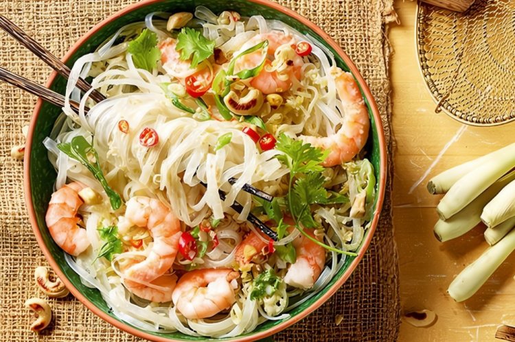 Рисовая лапша с кинзой и лаймом