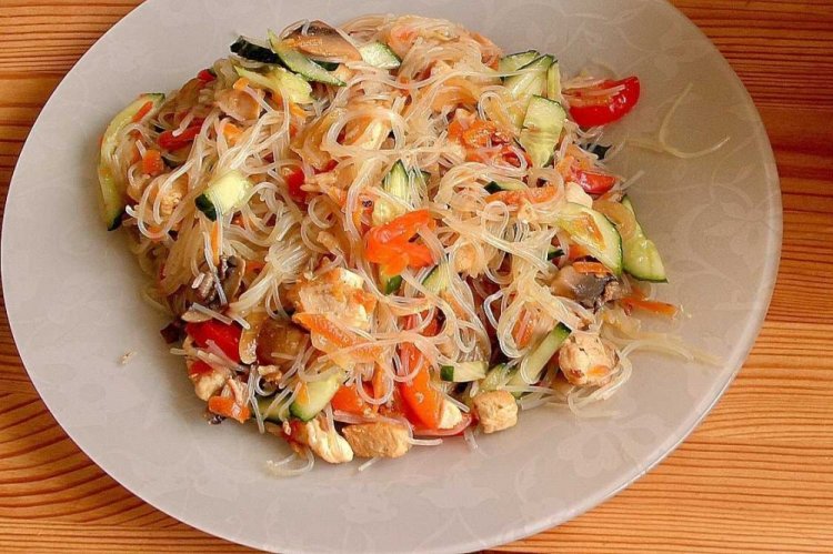 Рисовая лапша с курицей