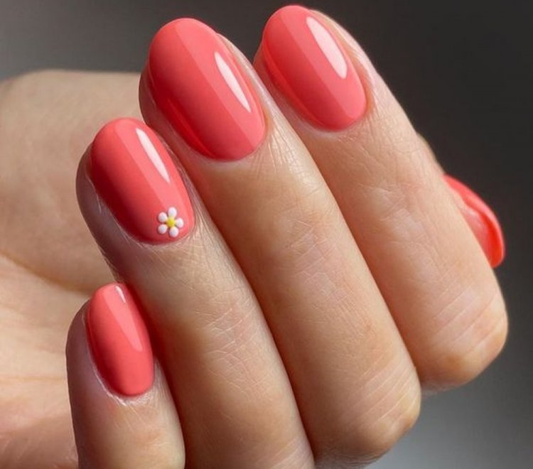 Коралловый маникюр