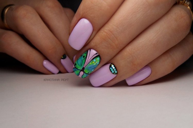 Бабочки на ногтях