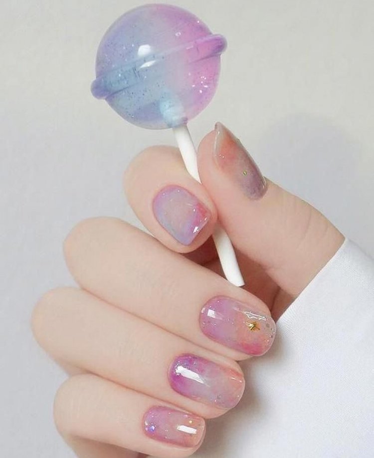 Полупрозрачный маникюр