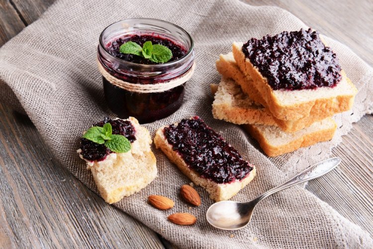 Холодное варенье из черной смородины