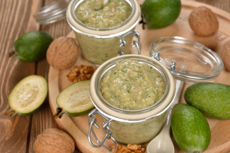 Холодное варенье из фейхоа с грецкими орехами