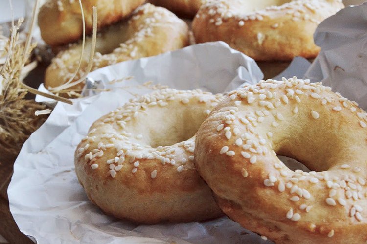 Творожные бейглы в кунжуте