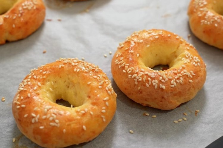 Творожные бейглы с кукурузной мукой