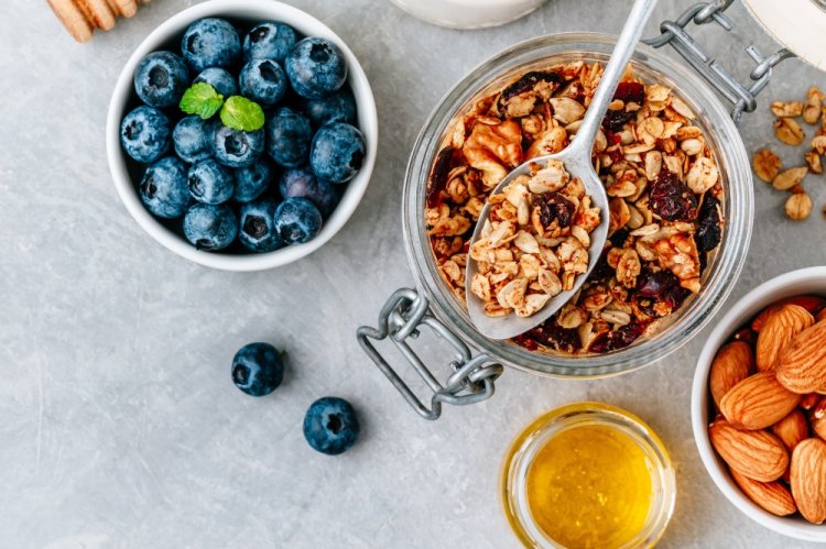 Домашняя гранола с ягодами