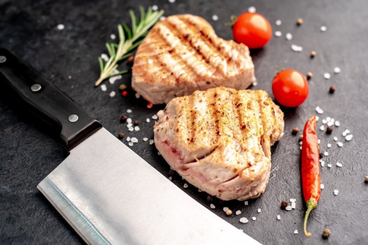 Медальоны из тунца в соевом соусе с розмарином