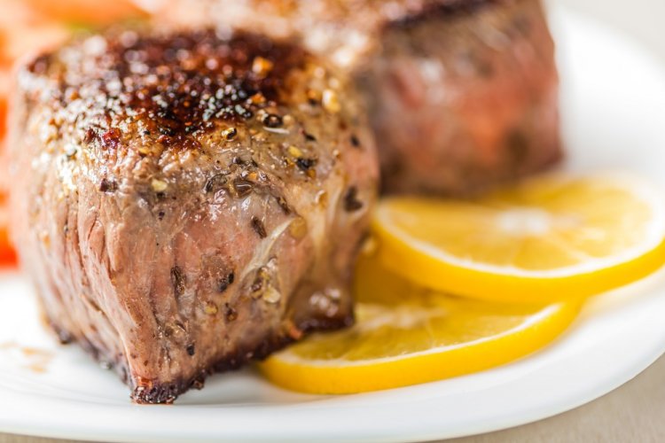 Медальоны из телятины с лимоном, орегано и тимьяном