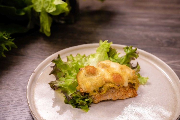 Медальоны из индейки под сыром