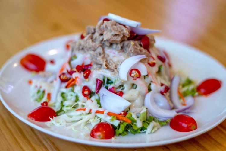 Салат с тунцом и пекинской капустой