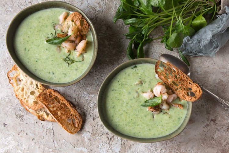 Крем-суп из шпината с креветками