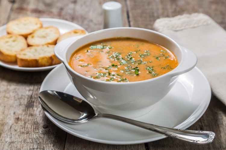 Томатный суп с креветками