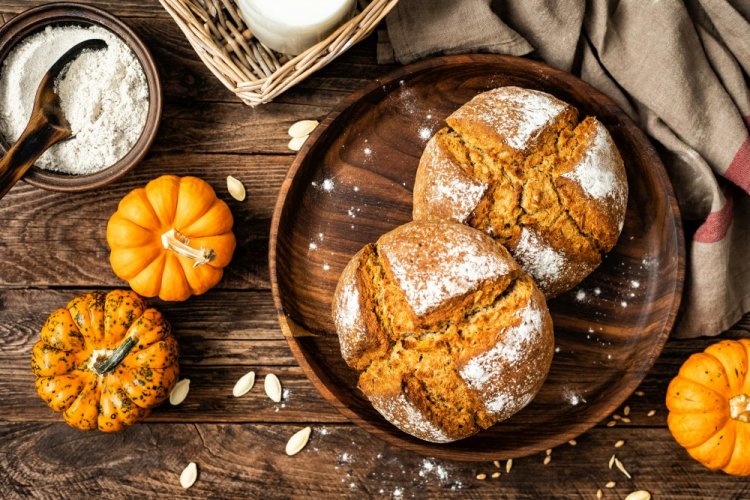 Хлеб из цельнозерновой муки с тыквой и сыром