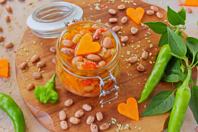 Фасоль с овощами в томате на зиму