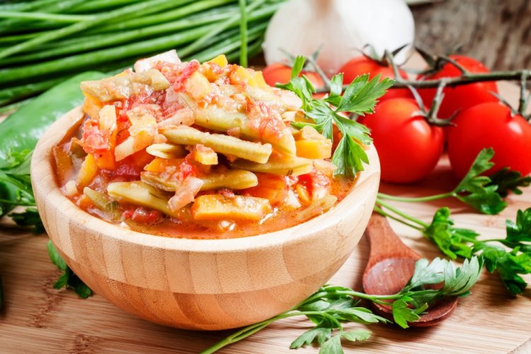 Стручковая фасоль в томате на зиму